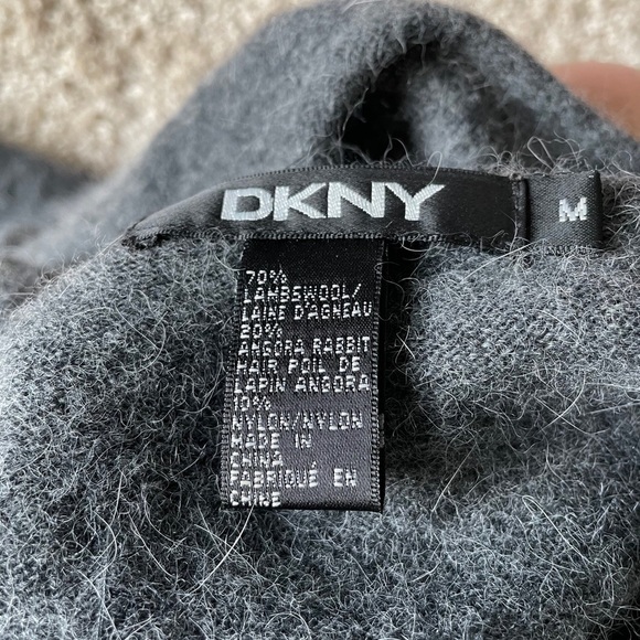 3 for $25 / DKNY lambs wool & angora sweater M - Picture 10 of 13